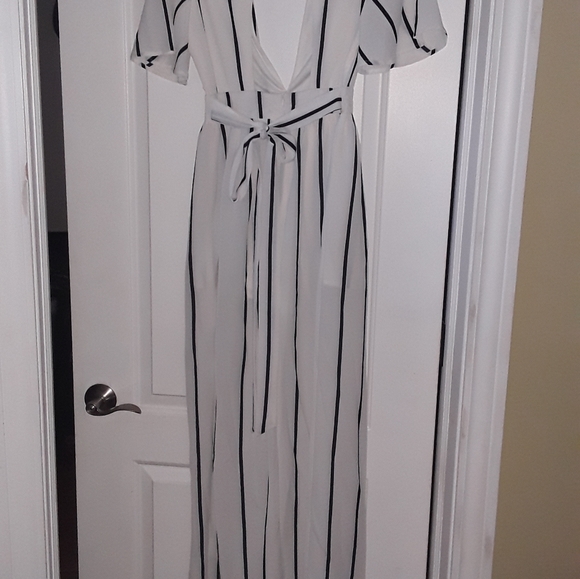 Akira-Black and white romper with a train - Picture 2 of 3